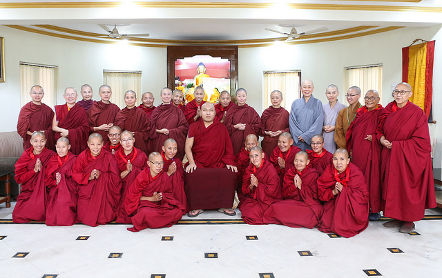 Karmapa Website - 大寶法王噶瑪巴官方中文網- 【第一屆比丘尼僧團傳戒